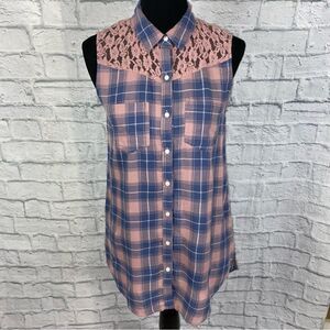 Wild pearl sleeveless plaid button down top w/lace back sz S women